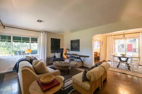 Living - 538 W Holly St, Phoenix, AZ 85003 photo 1 of 7
