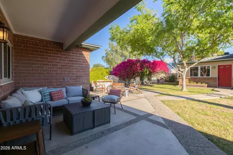 Exterior - 538 W Holly St, Phoenix, AZ 85003 photo 4 of 11