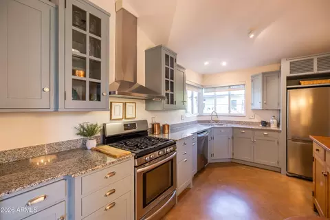 Kitchen - 538 W Holly St, Phoenix, AZ 85003 photo 3 of 7