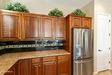 Kitchen - 4430 E Carob Dr, Gilbert, AZ 85298 photo 5 of 7