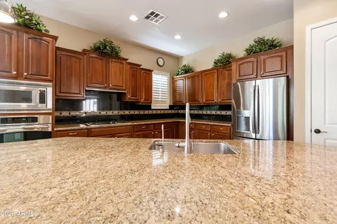 Kitchen - 4430 E Carob Dr, Gilbert, AZ 85298 photo 6 of 7