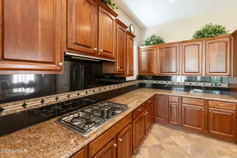 Kitchen - 4430 E Carob Dr, Gilbert, AZ 85298 photo 4 of 7