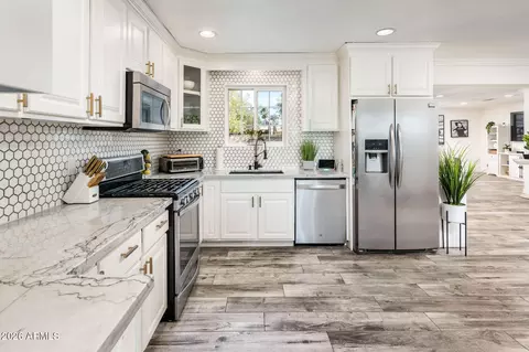 Kitchen - 4138 E Villa Maria Dr, Phoenix, AZ 85032 photo 2 of 6