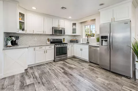 Kitchen - 4138 E Villa Maria Dr, Phoenix, AZ 85032 photo 4 of 6
