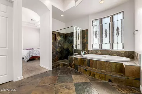 Bath - 10312 S 16th Dr, Phoenix, AZ 85041 photo 2 of 4