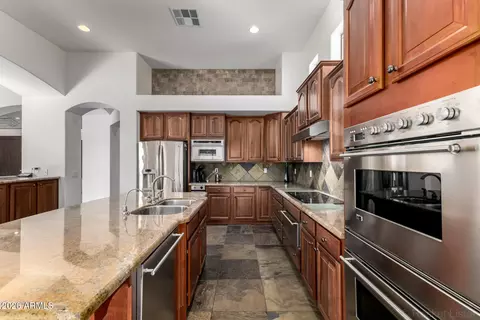 Kitchen - 10312 S 16th Dr, Phoenix, AZ 85041 photo 2 of 4