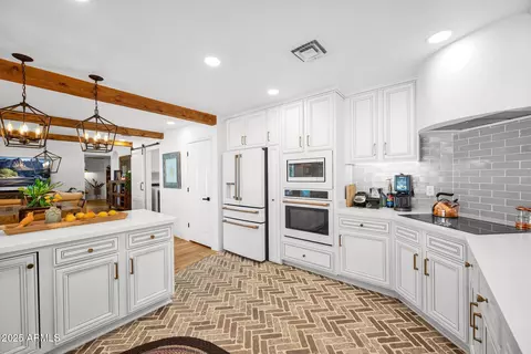 Kitchen - 2924 E Mallory St, Mesa, AZ 85213 photo 2 of 3