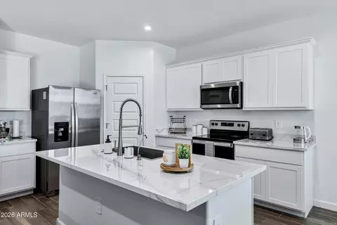Kitchen - 2939 W Shanley Ave, Apache Junction, AZ 85120 photo 2 of 6