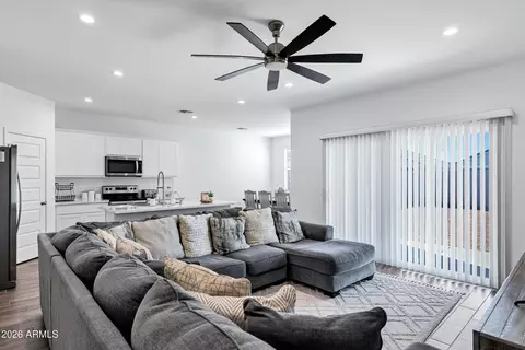 Living - 2939 W Shanley Ave, Apache Junction, AZ 85120 photo 1 of 2