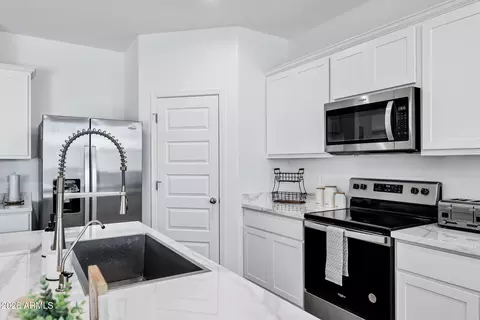 Kitchen - 2939 W Shanley Ave, Apache Junction, AZ 85120 photo 5 of 6
