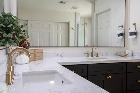 Bath - 4635 E Kings Ave, Phoenix, AZ 85032 photo 3 of 6