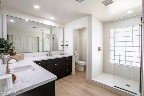 Bath - 4635 E Kings Ave, Phoenix, AZ 85032 photo 2 of 6