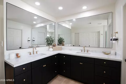Bath - 4635 E Kings Ave, Phoenix, AZ 85032 photo 4 of 6