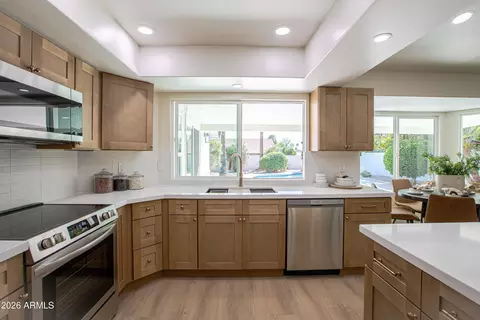 Kitchen - 4635 E Kings Ave, Phoenix, AZ 85032 photo 4 of 6