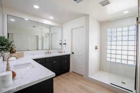 Bath - 4635 E Kings Ave, Phoenix, AZ 85032 photo 1 of 6