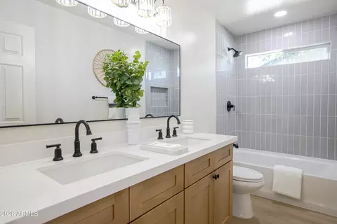 Bath - 4635 E Kings Ave, Phoenix, AZ 85032 photo 6 of 6