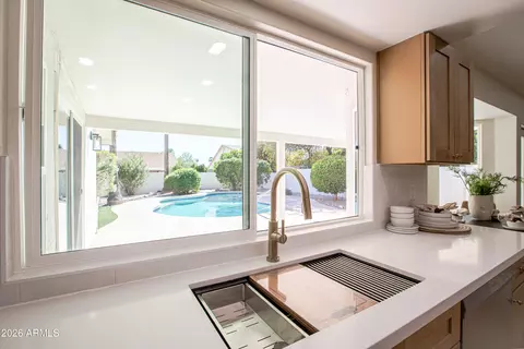 Kitchen - 4635 E Kings Ave, Phoenix, AZ 85032 photo 5 of 6