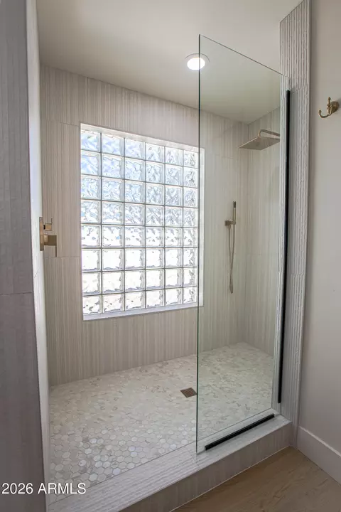 Bath - 4635 E Kings Ave, Phoenix, AZ 85032 photo 5 of 6