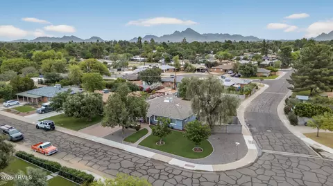 View/Area - 5627 N 12th Ave, Phoenix, AZ 85013 photo 2 of 3