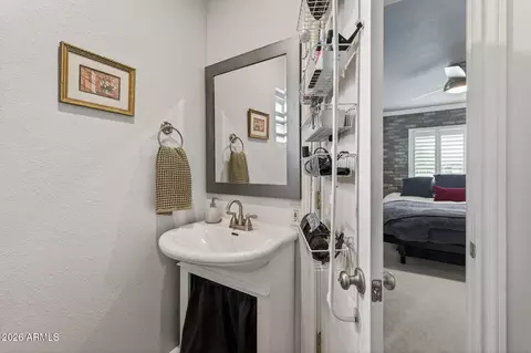 Bath - 5627 N 12th Ave, Phoenix, AZ 85013 photo 2 of 3