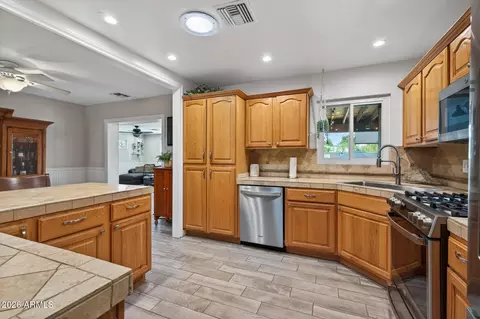 Kitchen - 5627 N 12th Ave, Phoenix, AZ 85013 photo 2 of 2