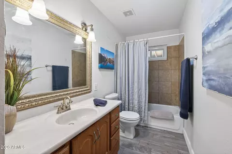 Bath - 5627 N 12th Ave, Phoenix, AZ 85013 photo 3 of 3