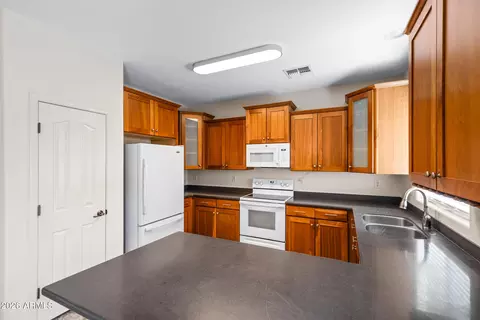 Kitchen - 3029 E Franklin Ave, Gilbert, AZ 85295 photo 3 of 4
