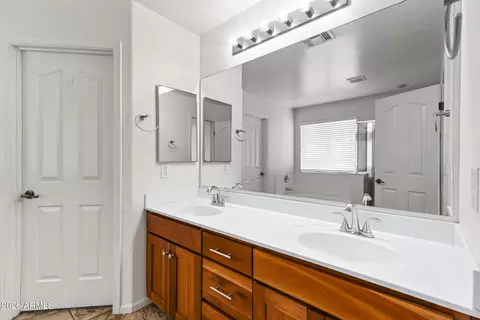 Bath - 3029 E Franklin Ave, Gilbert, AZ 85295 photo 2 of 2