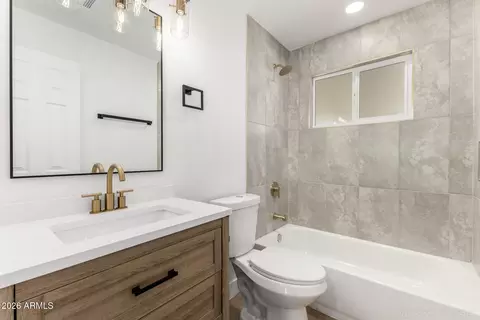 Bath - 335 W Vineyard Rd, Phoenix, AZ 85041 photo 3 of 3