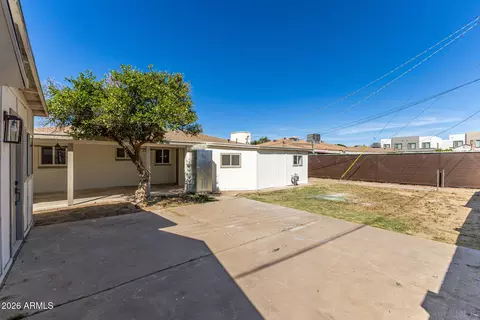 Exterior - 335 W Vineyard Rd, Phoenix, AZ 85041 photo 1 of 3