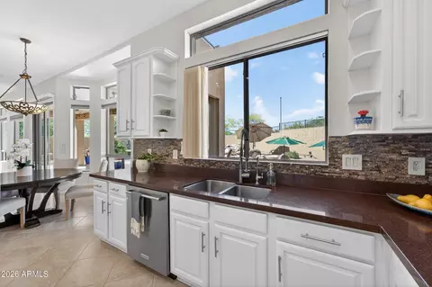 Kitchen - 7538 E Tyndall Cir, Mesa, AZ 85207 photo 6 of 8