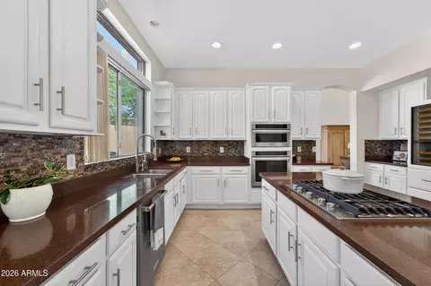Kitchen - 7538 E Tyndall Cir, Mesa, AZ 85207 photo 7 of 8