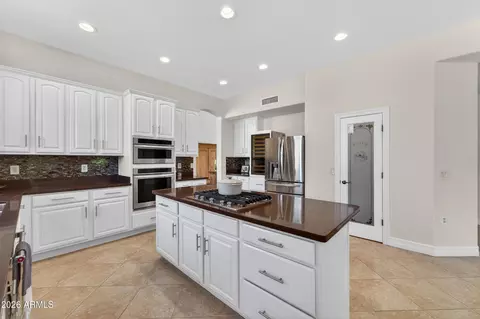 Kitchen - 7538 E Tyndall Cir, Mesa, AZ 85207 photo 3 of 8