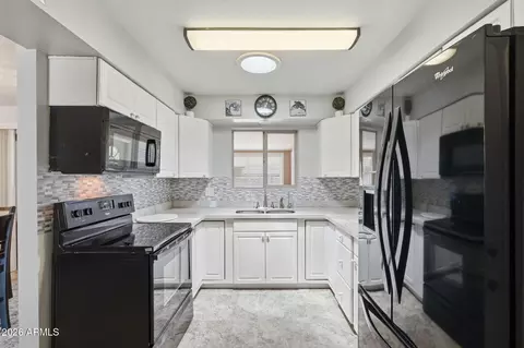 Kitchen - 5939 E Butte St, Mesa, AZ 85205 photo 2 of 5