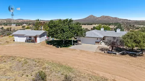 11800 W Faded Whistle Rd, Skull Valley, AZ 86338