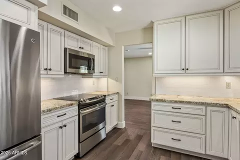 Kitchen - 312 E Brook Hollow Dr, Phoenix, AZ 85022 photo 2 of 4
