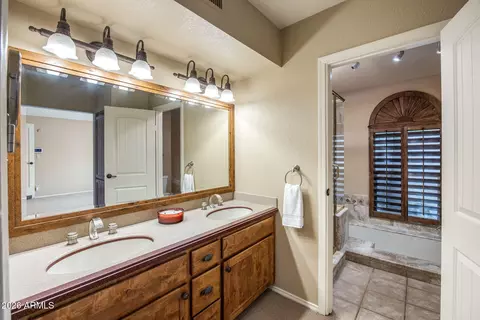 Bath - 312 E Brook Hollow Dr, Phoenix, AZ 85022 photo 2 of 3