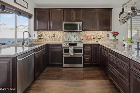 Kitchen - 3542 E Kerry Ln, Phoenix, AZ 85050 photo 4 of 6
