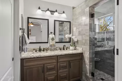 Bath - 3542 E Kerry Ln, Phoenix, AZ 85050 photo 1 of 4