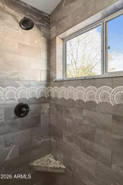 Bath - 3542 E Kerry Ln, Phoenix, AZ 85050 photo 2 of 4