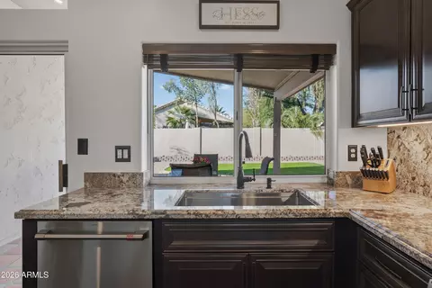Kitchen - 3542 E Kerry Ln, Phoenix, AZ 85050 photo 5 of 6