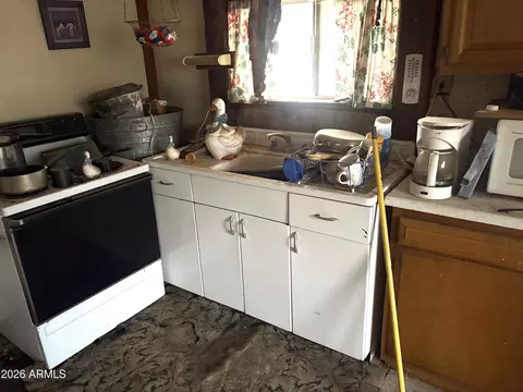 Kitchen - 3130 Aspen Rd, Overgaard, AZ 85933 photo 1 of 1