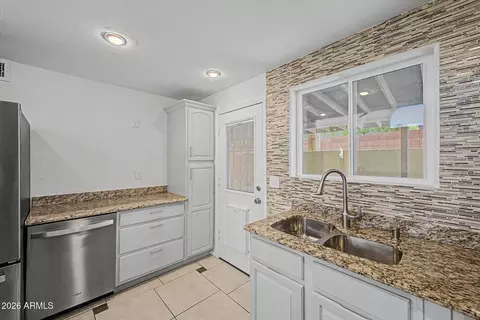Kitchen - 2225 E Catalina Dr, Phoenix, AZ 85016 photo 4 of 4