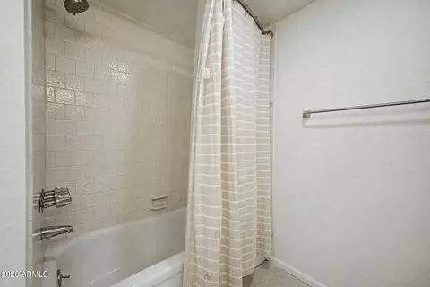 Bath - 2225 E Catalina Dr, Phoenix, AZ 85016 photo 2 of 4