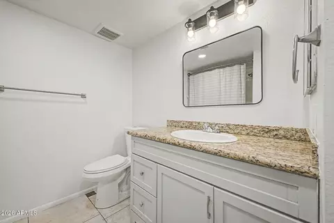 Bath - 2225 E Catalina Dr, Phoenix, AZ 85016 photo 1 of 4