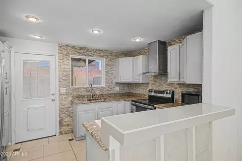 Kitchen - 2225 E Catalina Dr, Phoenix, AZ 85016 photo 1 of 4
