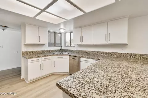 Kitchen - 1921 E Gemini Dr, Tempe, AZ 85283 photo 6 of 7
