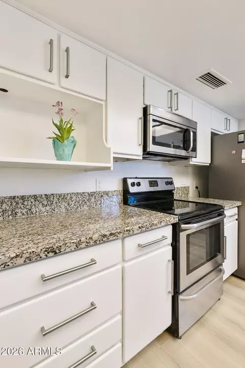Kitchen - 1921 E Gemini Dr, Tempe, AZ 85283 photo 7 of 7