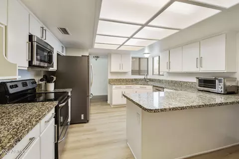 Kitchen - 1921 E Gemini Dr, Tempe, AZ 85283 photo 2 of 7