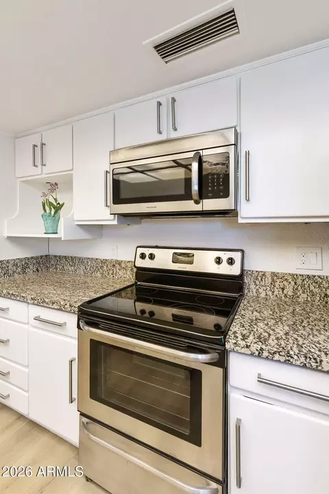 Kitchen - 1921 E Gemini Dr, Tempe, AZ 85283 photo 3 of 7
